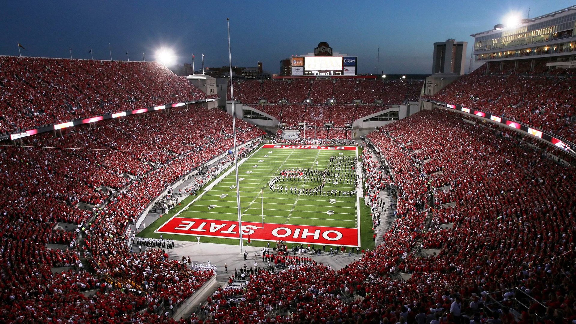 朱婷训练场上鼓励年轻替补队员，朱婷刻苦训练